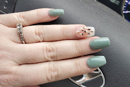 Queen’s Nails