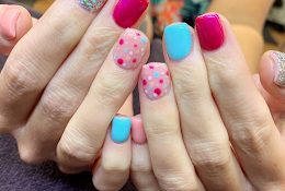 Glitter Nail Artist inside COSMOHOLIC SALON