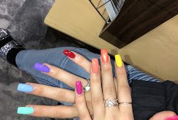 Famous Nails